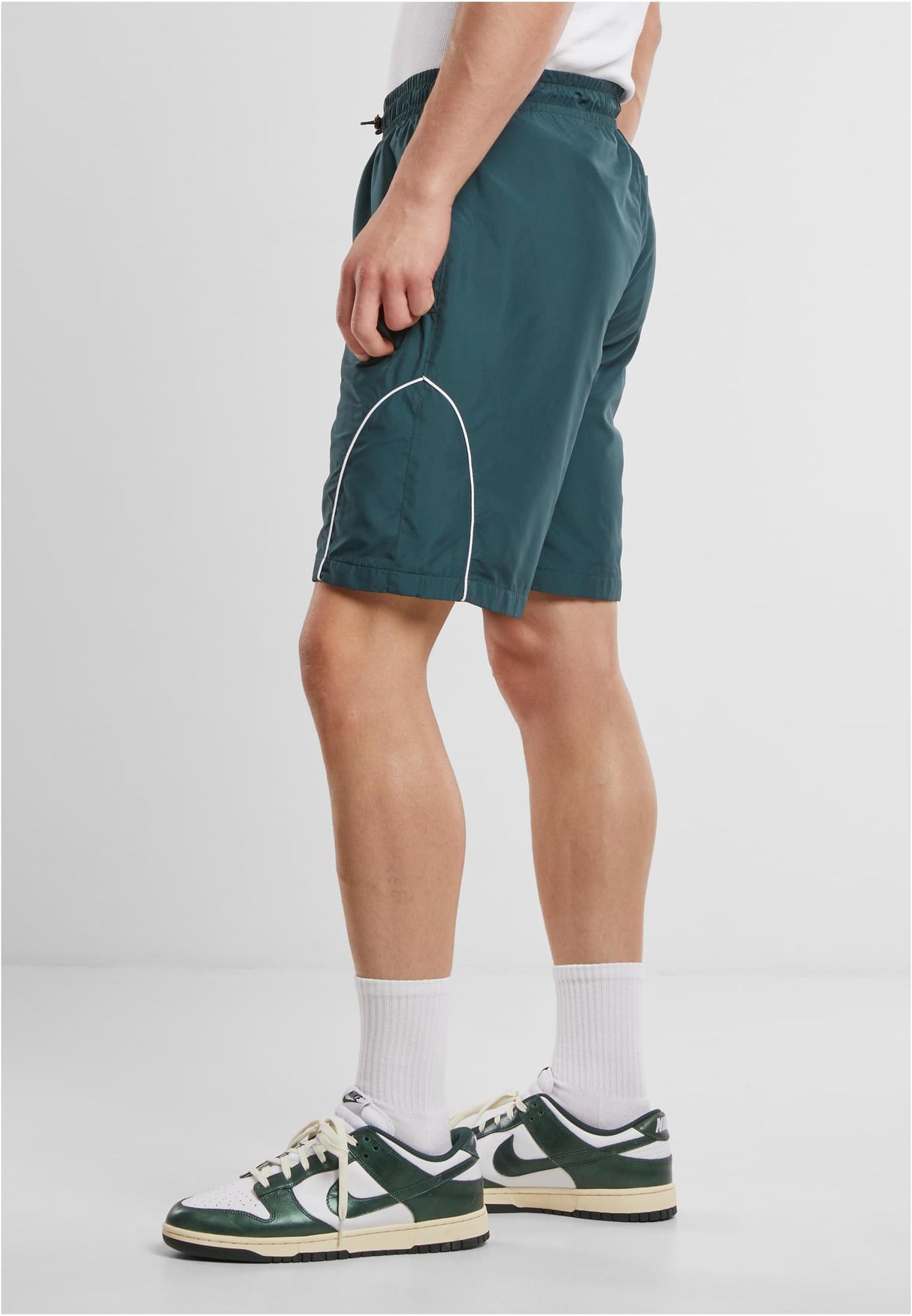 UC træningsshorts med piping og paneler