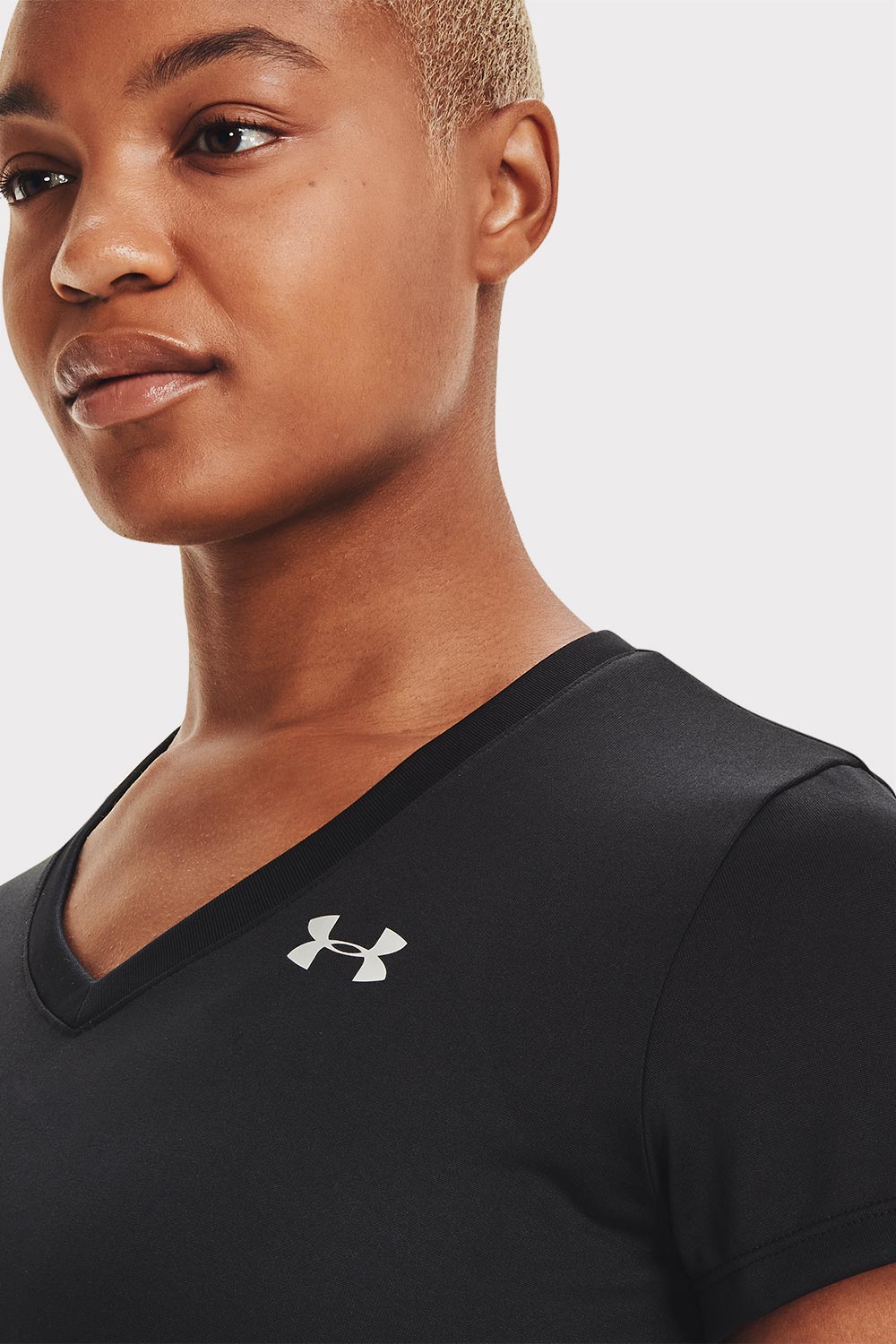 UA Tech SSV Solid V-Neck - Black - workoutbrands.com