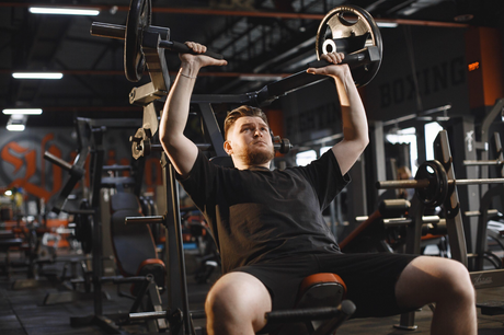 Är det någon skillnad mellan maskiner och fria vikter? Vi förklarar!