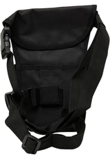 Baksidan av den svarta axelväskan B Security Sidekick Bag med justerbara remmar, fotograferad mot en vit bakgrund.