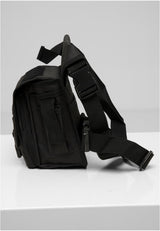 Svart B Security Sidekick Bag fotograferad från sidan på en vit yta.