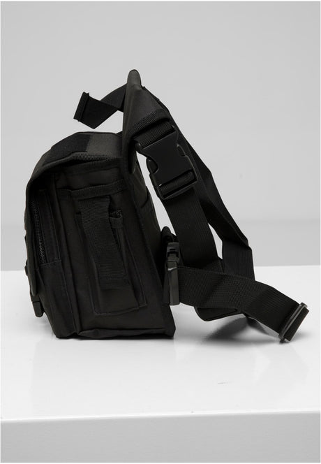 Svart B Security Sidekick Bag fotograferad från sidan på en vit yta.