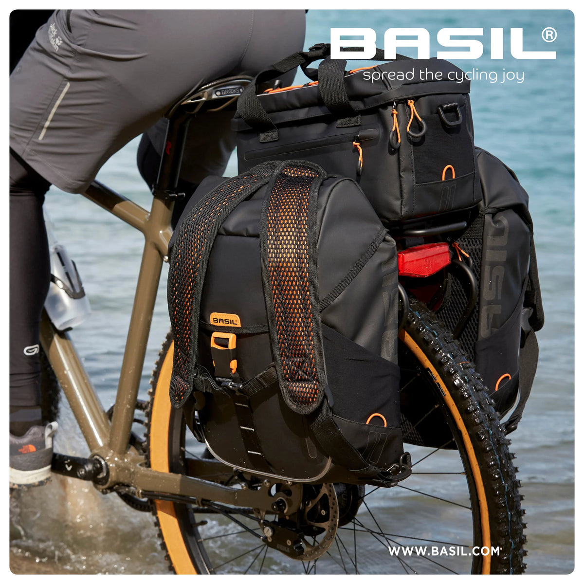 Cykeltaske BASIL Miles Tarpaulin 8L, sort-orange