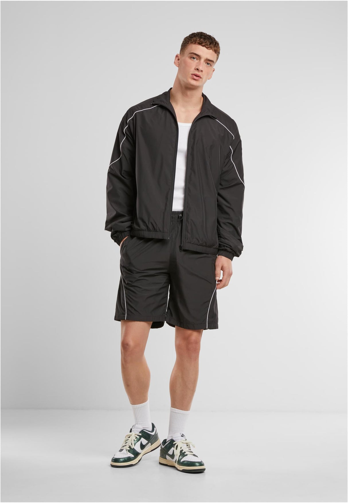 UC træningsshorts med piping og paneler