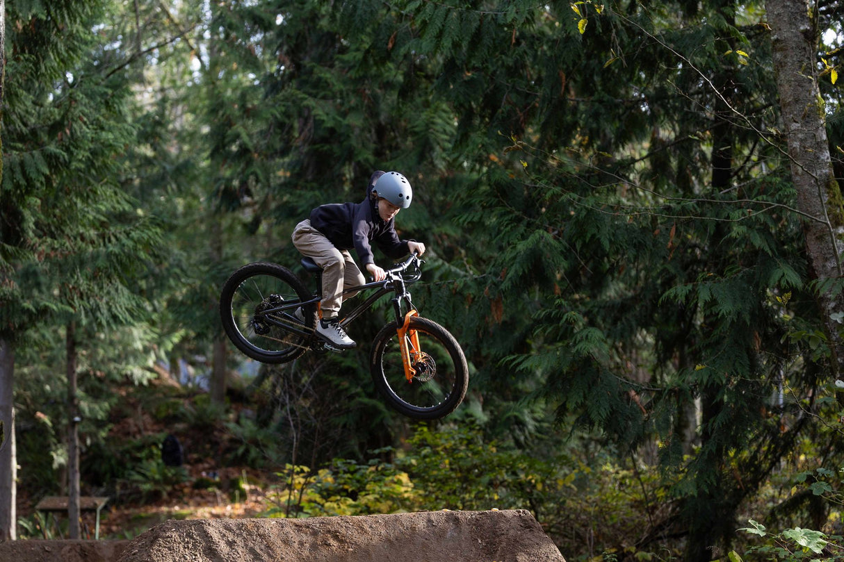 Barncykel GIANT STP 24 (2026) Svart Krom