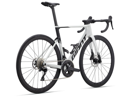 GIANT Propel Advanced 2 landsvägscykel visad från annan vinkel