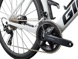 Närbild på ram och framdel på GIANT Propel Advanced 2
