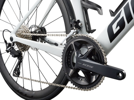 Närbild på ram och framdel på GIANT Propel Advanced 2