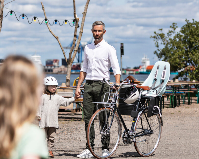 Barnstol Urban Iki Aotake Mint Blue + Shinju White, med ramfäste